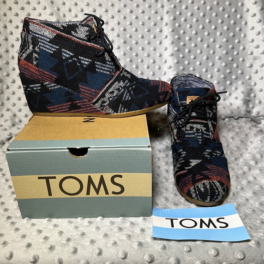 TOMS Wedge Lace-up Ankle Boots Size 9 Tribal Boho Woven Multi EUC